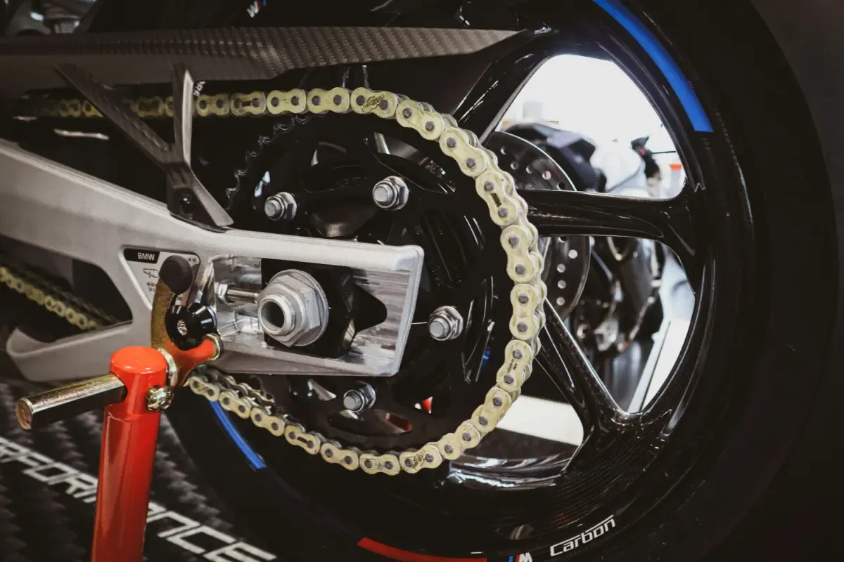 Motorradreifen, Bremsen, Kette: Die wichtigsten Checks vor dem Kauf