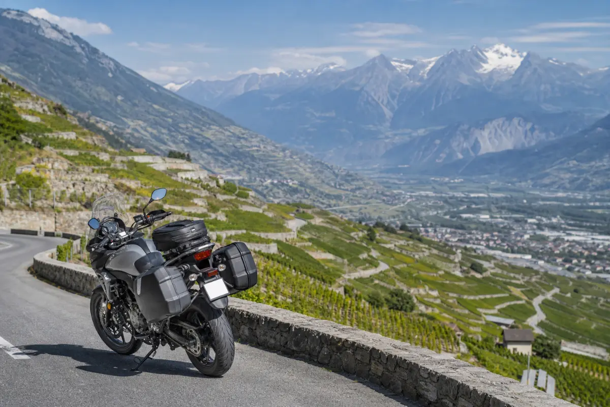 Wallis mit dem Motorrad: Weinberge und Hochalpenpässe