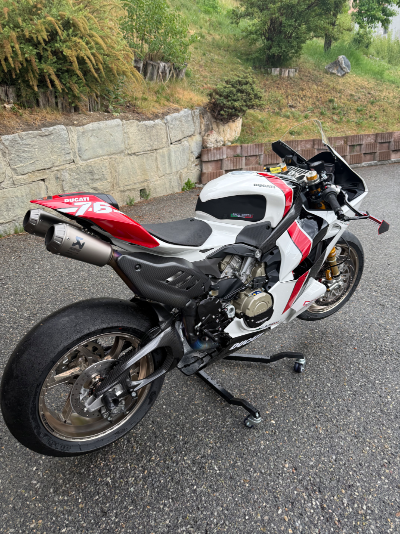 Ducati Panigale V4 Racing - 2